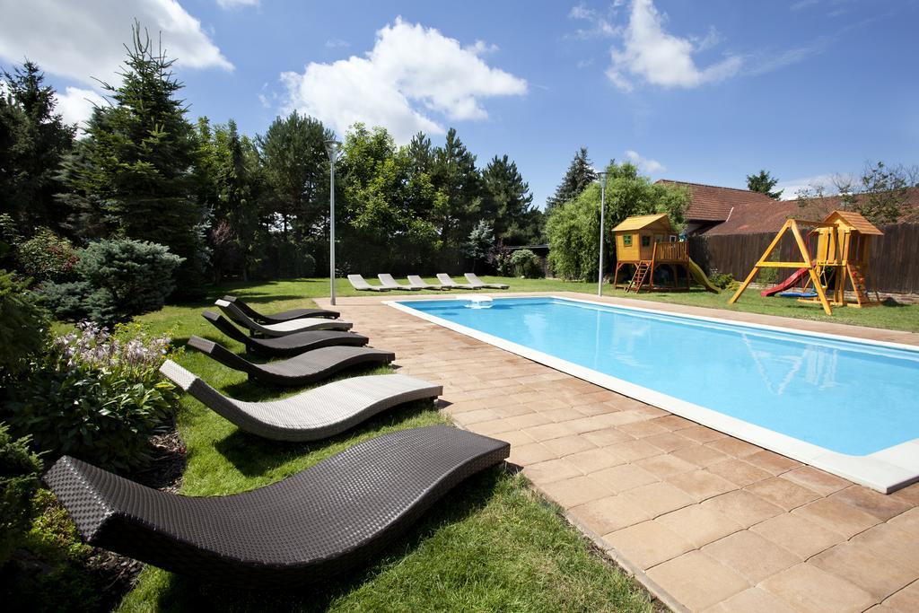 Garni Hotel Celnice Breclav Exterior photo