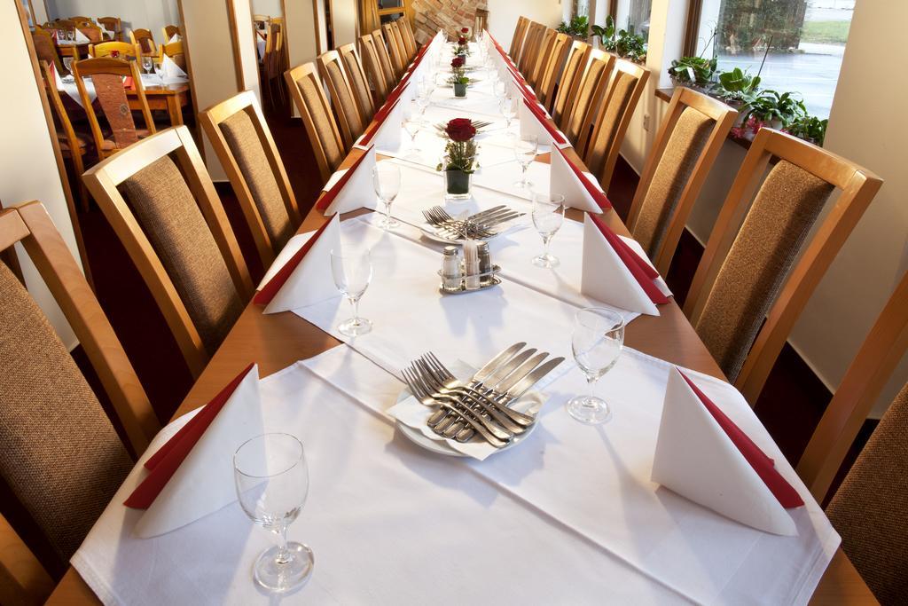 Garni Hotel Celnice Breclav Exterior photo